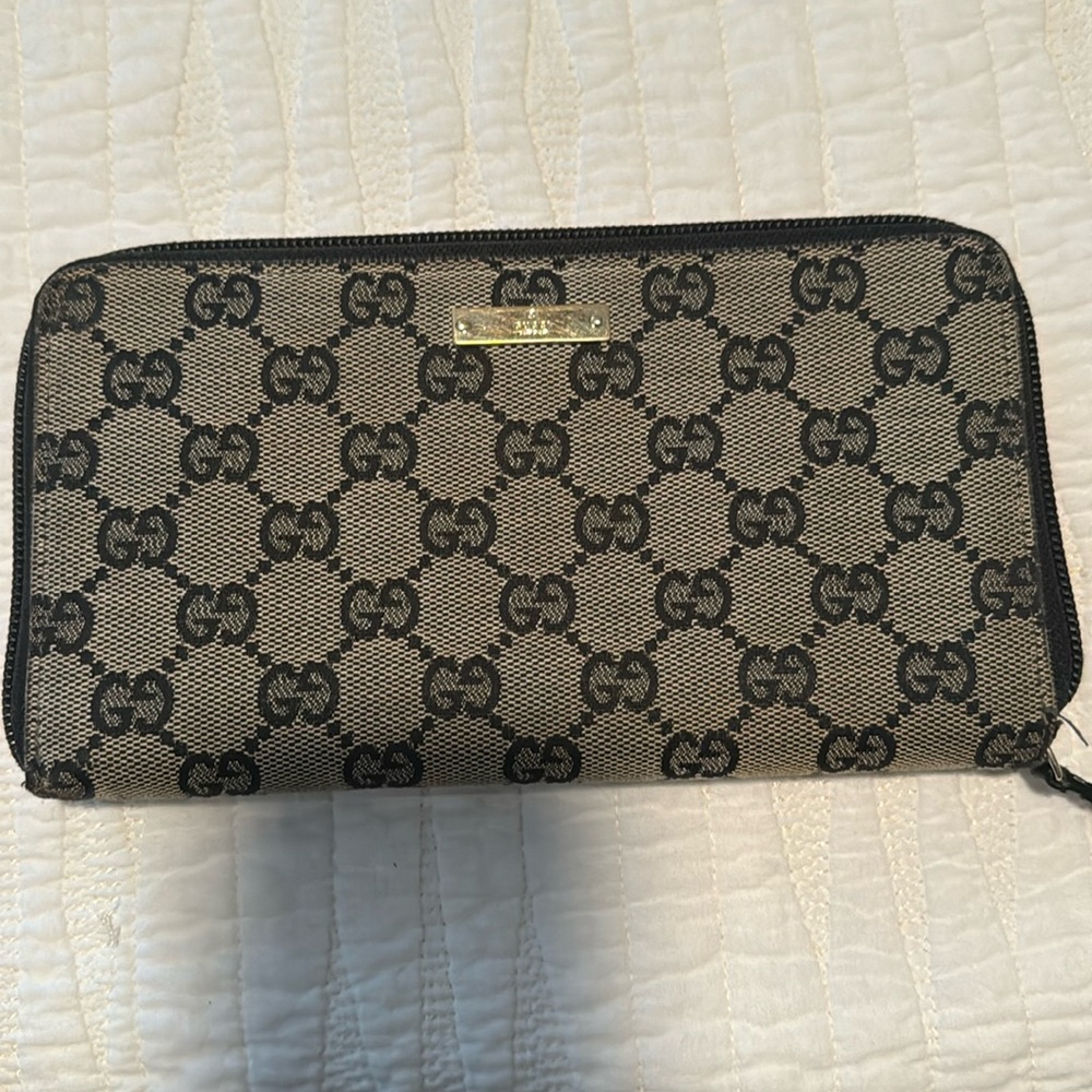 Gucci wallet